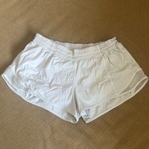 Lululemon Hotty Hot Lined Shorts 2.5 inseam